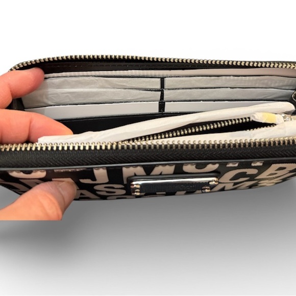 MARC JACOBS LOGO CONTINENTAL WALLET - Picture 5 of 13